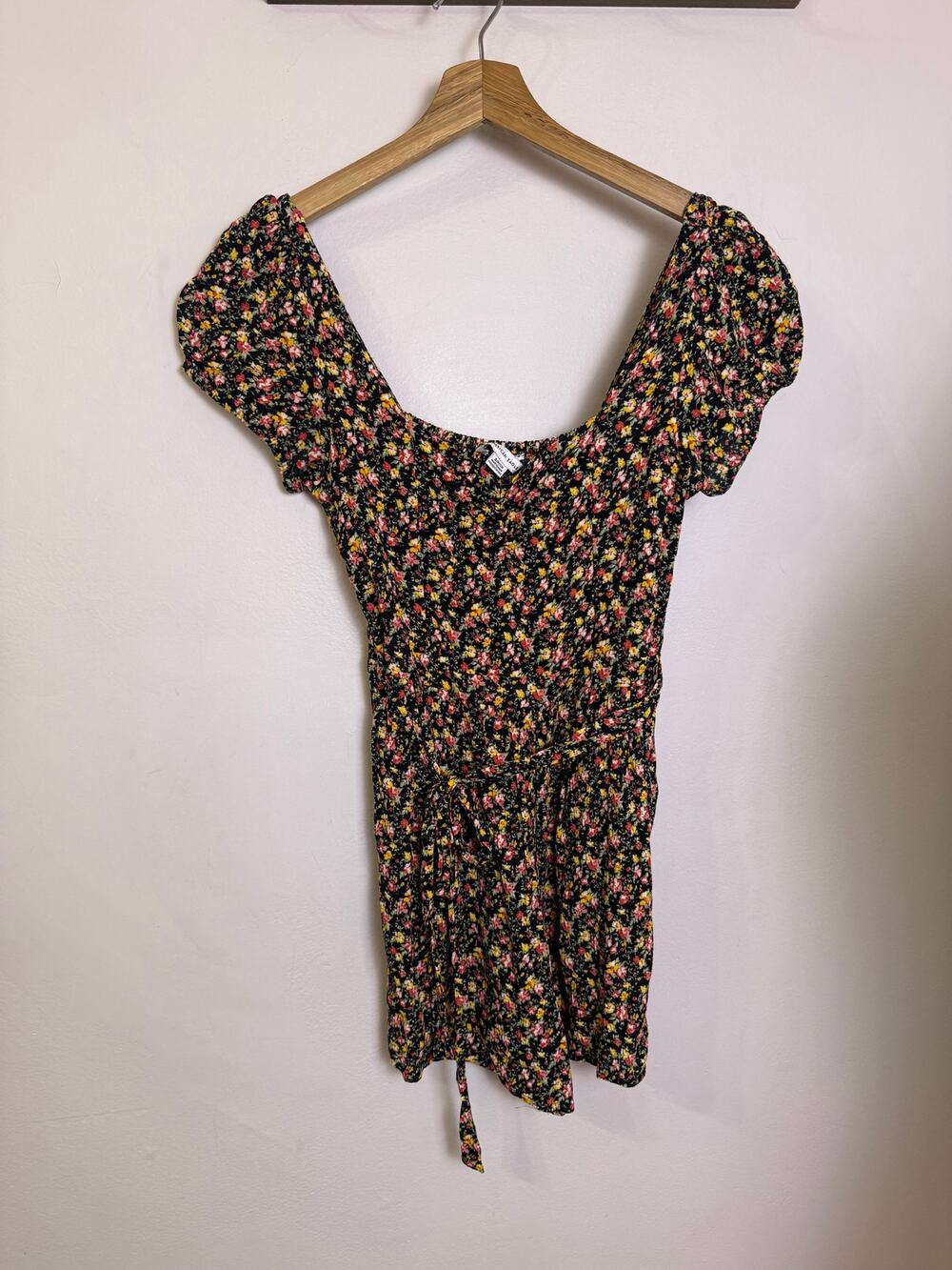 American Eagle Outfitters Black Floral Short Sleeve Romper Sweetheart Neck Sz Sm